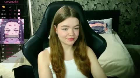 NicoleMeew online show from April 4, 2026, 6:27 pm