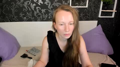 Nicole online show from March 26, 2026, 1:06 pm