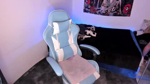 Nicol independent model online show from February 25, 2025, 2:47 am