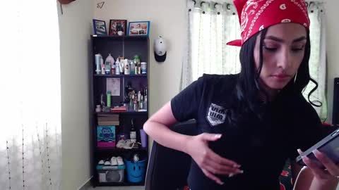 Nicole online show from November 5, 2025, 7:14 pm