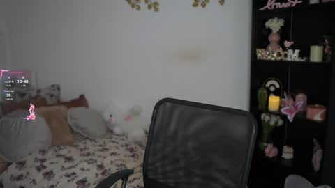 Snapshot of nicolette__shea_ chatting on December 11, 2024, 3:15 pm nicolette__shea_ online show from December 11, 2024, 3:15 pm