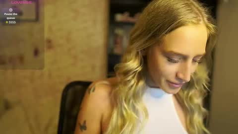 Snapshot of nicolette__shea_ chatting on October 18, 2025, 7:20 am nicolette__shea_ online show from October 18, 2025, 7:20 am