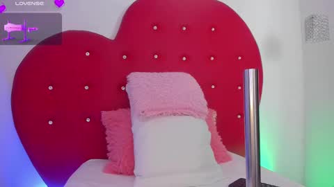 nicolette online show from February 25, 2025, 12:45 pm