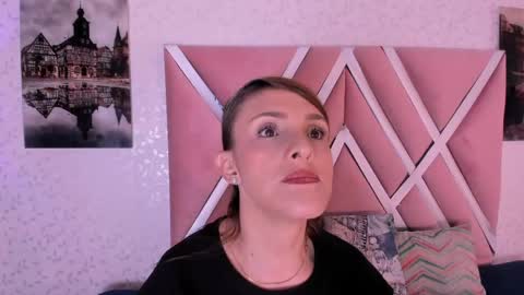 nicoll_89 online show from April 24, 2026, 12:07 pm