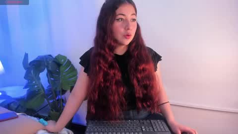 nicolle_evanss_ online show from April 30, 2026, 3:57 am