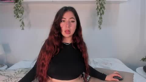 nicolle_evanss_ online show from May 13, 2026, 4:54 am