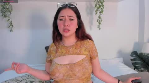 nicolle_evanss_ online show from May 28, 2026, 3:26 am