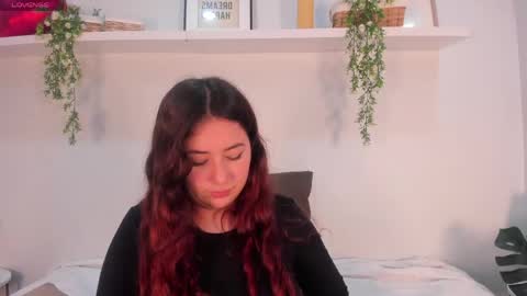 nicolle_evanss_ online show from June 6, 2026, 6:07 am