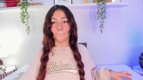 nicolle_evanss_ online show from June 13, 2026, 3:26 am