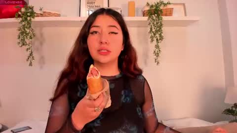 nicolle_evanss_ online show from June 27, 2026, 6:29 am