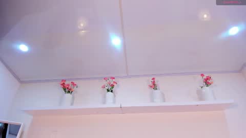 nicolle_evanss_ online show from July 14, 2026, 10:21 am