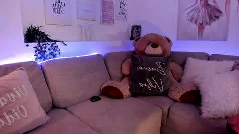 Snapshot of nicolle_foxy chatting on February 10, 2025, 10:51 pm Nicolle online show from February 10, 2025, 10:51 pm