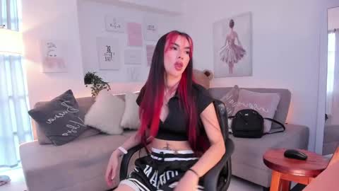 Snapshot of nicolle_foxy chatting on February 19, 2025, 8:20 pm Nicolle online show from February 19, 2025, 8:20 pm