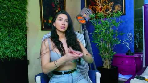 Nicolle online show from October 17, 2025, 11:02 am