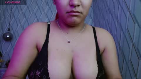 Snapshot of nicolletaylorq chatting on February 24, 2025, 3:23 am Nicolle Miley online show from February 24, 2025, 3:23 am