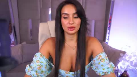Nicole online show from July 17, 2026, 5:58 am