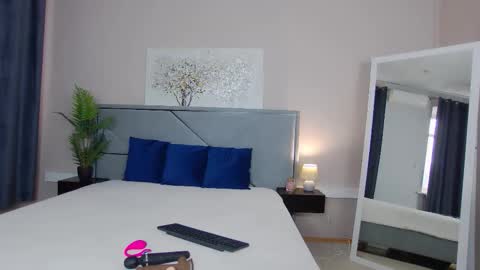 Snapshot of nicolros chatting on December 14, 2025, 9:36 am NicolRos online show from December 14, 2025, 9:36 am