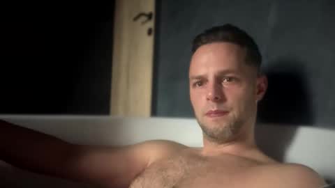 nigel49 online show from December 5, 2024, 12:11 pm