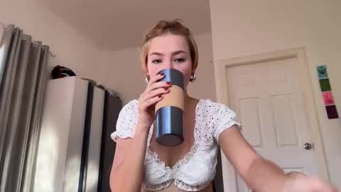 Snapshot of night_jelly chatting on February 12, 2026, 9:15 am Aurora online show from February 12, 2026, 9:15 am