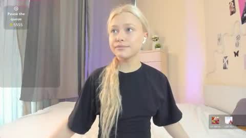 Hannah help me get 50 thumbs up online show from July 2, 2026, 5:13 am