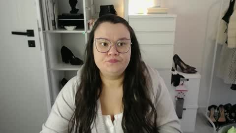 Holly online show from March 9, 2026, 7:23 am