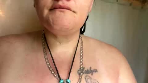 Snapshot of nightshade8807 chatting on October 25, 2025, 5:40 pm nightshade8807 online show from October 25, 2025, 5:40 pm