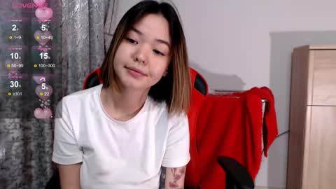 Niia online show from September 21, 2025, 1:02 pm