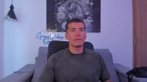 Snapshot of niickcooper chatting on December 16, 2024, 8:37 pm Niick online show from December 16, 2024, 8:37 pm