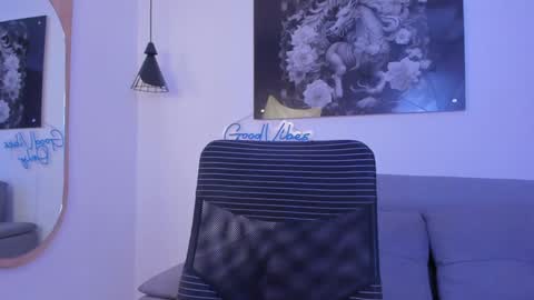 Snapshot of niickcooper chatting on December 22, 2024, 12:50 am Niick online show from December 22, 2024, 12:50 am