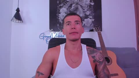 Snapshot of niickcooper chatting on January 17, 2025, 4:06 am Niick online show from January 17, 2025, 4:06 am