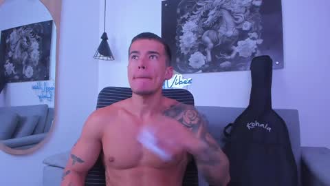 Snapshot of niickcooper chatting on January 21, 2025, 1:29 am Niick online show from January 21, 2025, 1:29 am