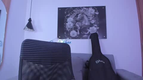 Snapshot of niickcooper chatting on January 24, 2025, 2:39 am Niick online show from January 24, 2025, 2:39 am