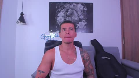 Snapshot of niickcooper chatting on January 25, 2025, 3:09 am Niick online show from January 25, 2025, 3:09 am