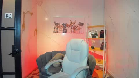 Anni online show from November 13, 2025, 9:14 pm