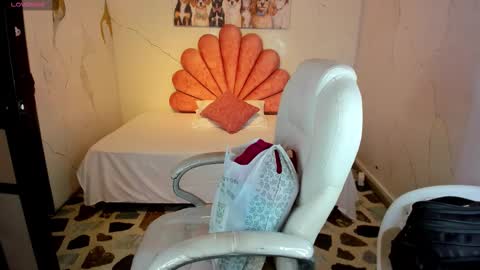 Anni online show from December 19, 2025, 5:09 pm