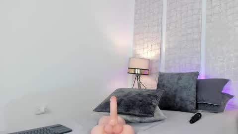 Snapshot of niicole_steele chatting on March 11, 2025, 10:53 pm Niicole online show from March 11, 2025, 10:53 pm