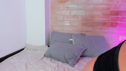 Niicole online show from May 26, 2026, 1:01 am