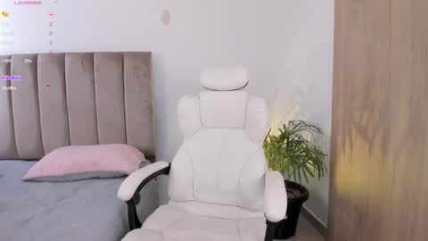 Niicoleta  online show from February 7, 2026, 8:01 pm