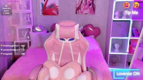 Snapshot of niicolle18 chatting on December 8, 2024, 5:18 am Nicole online show from December 8, 2024, 5:18 am