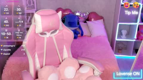 Snapshot of niicolle18 chatting on December 10, 2024, 5:07 am Nicole online show from December 10, 2024, 5:07 am