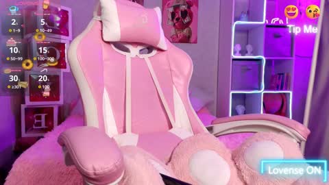 Snapshot of niicolle18 chatting on January 22, 2025, 1:11 pm Nicole online show from January 22, 2025, 1:11 pm