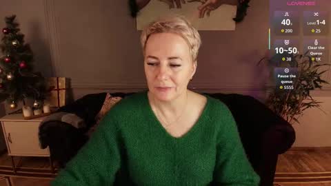 Snapshot of nika_smit chatting on December 23, 2025, 9:18 am Nika online show from December 23, 2025, 9:18 am