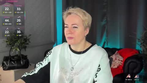 Snapshot of nika_smit chatting on January 18, 2026, 5:22 am Nika online show from January 18, 2026, 5:22 am