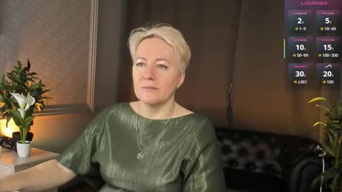 Snapshot of nika_smit chatting on February 15, 2026, 5:48 am Nika online show from February 15, 2026, 5:48 am