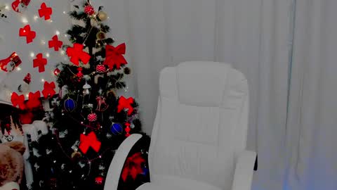 Snapshot of nika_tailor chatting on December 6, 2024, 7:10 am Nika online show from December 6, 2024, 7:10 am