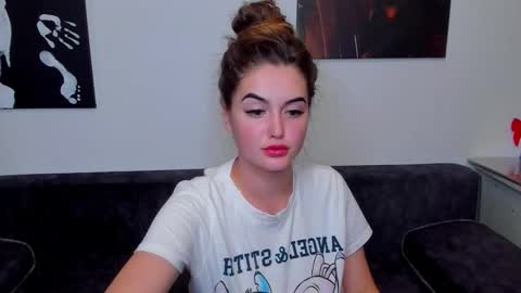 Snapshot of nika_tailor chatting on September 21, 2025, 3:24 pm Nika online show from September 21, 2025, 3:24 pm