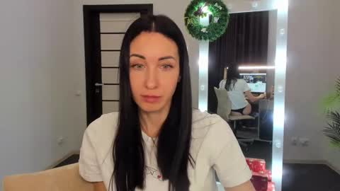 Snapshot of nikamiles chatting on December 27, 2024, 9:39 am Nika online show from December 27, 2024, 9:39 am