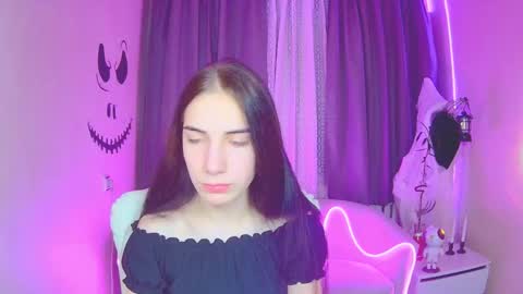 nikastarkk online show from October 31, 2025, 7:48 pm