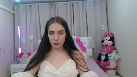 nikastarkk online show from April 5, 2026, 6:49 pm
