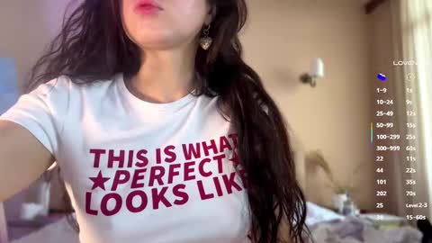 Snapshot of nikavenus chatting on November 5, 2025, 8:25 am Nika online show from November 5, 2025, 8:25 am